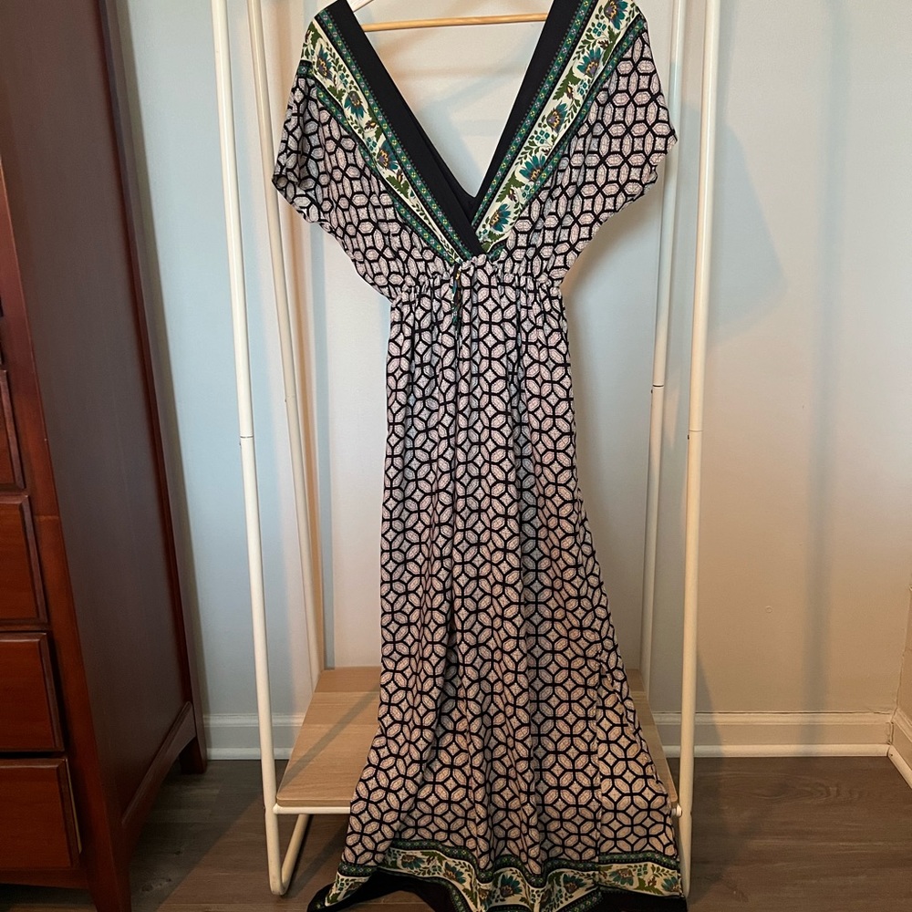 Colorful v neck maxi dress! Size S.
